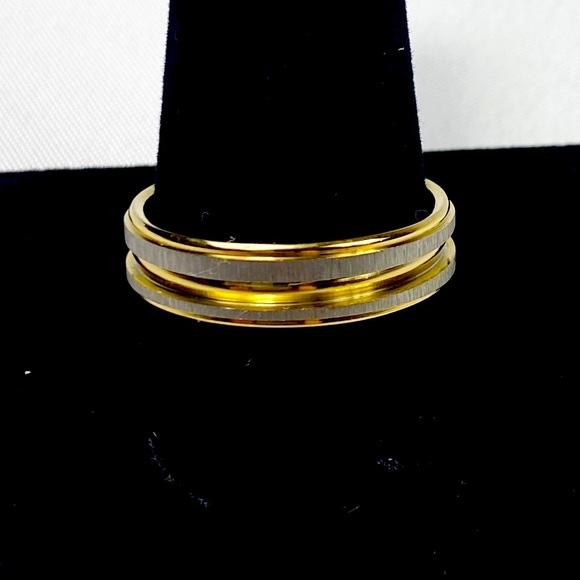 NWOT Stainless Steel Band Size 12 - Picture 1 of 2